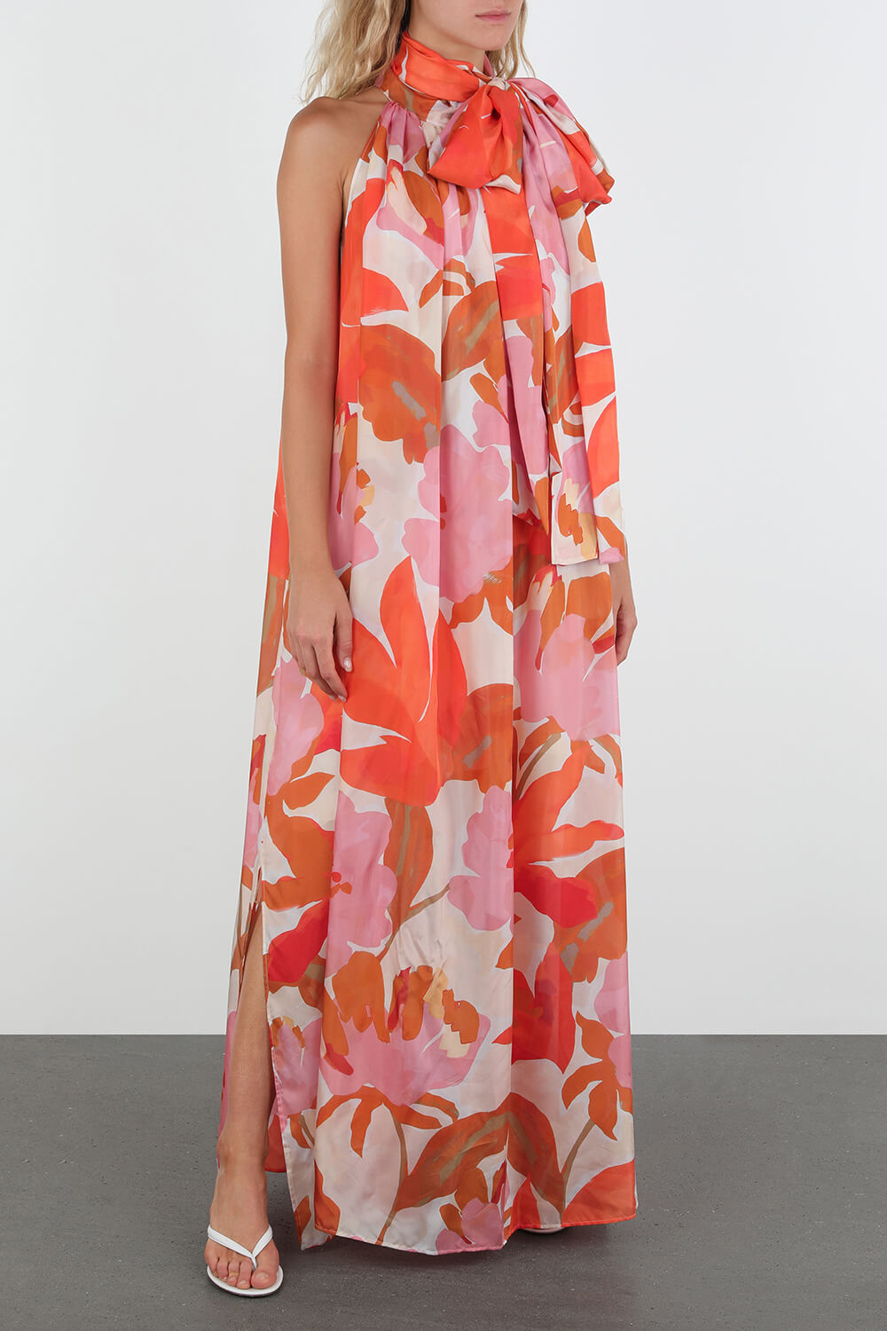 תמונת כל הלוק של Printed-Silk Maxi Dress With Tie Neck in Multicolor